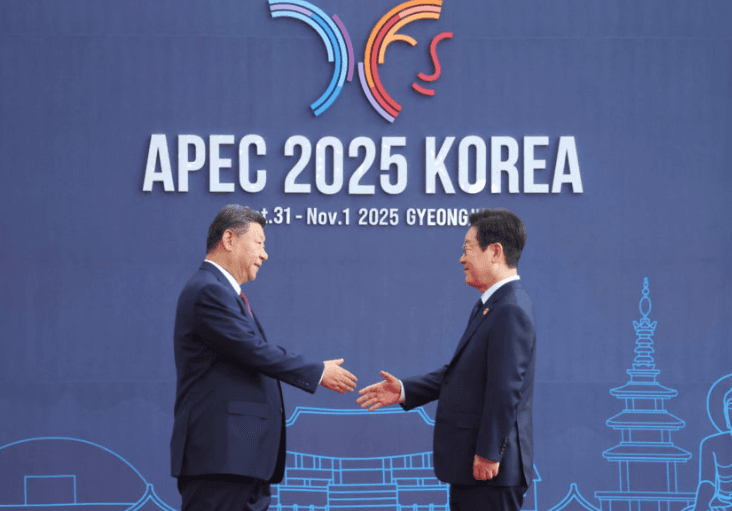 Xi Takes Center Stage at APEC as Trump Ducks Out